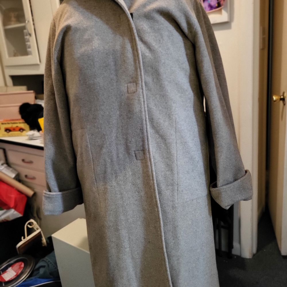 GORGEOUS Vintage Long 3 Button Winter Jacket - Picture 3 of 11